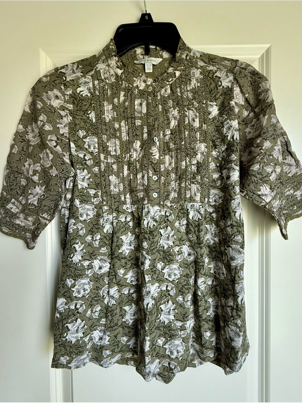 Olive Green Floral Pintuck Short-Sleeve Women’s  Shirt